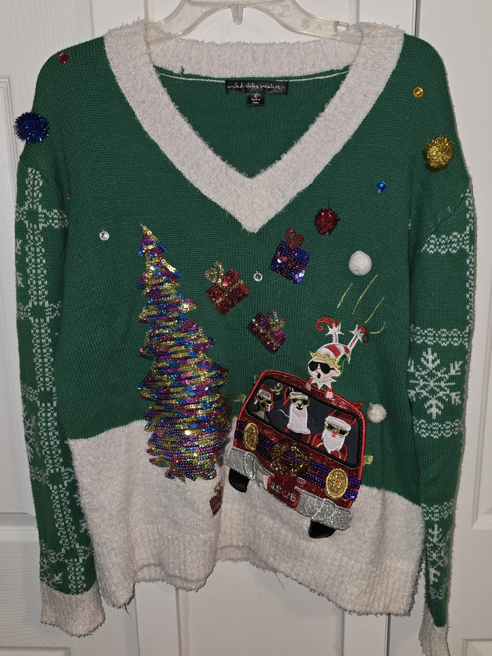 United States Sweater Green & White Sequin Holiday V-Neck Sweater